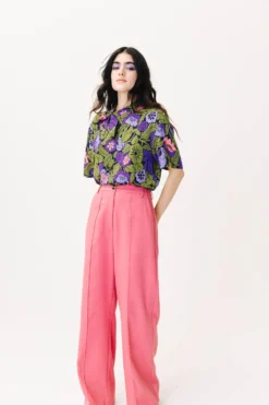 PANTALON KARL ROSE -Citron Style Promos Boutique LOOKBOOKMML Secretgarden0009 5fc74ec1 0514 4248 be97 3d6eb686a110 scaled