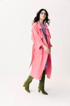 TRENCH RAOUL ROSE -Citron Style Promos Boutique LOOKBOOKMML Secretgarden00581 scaled